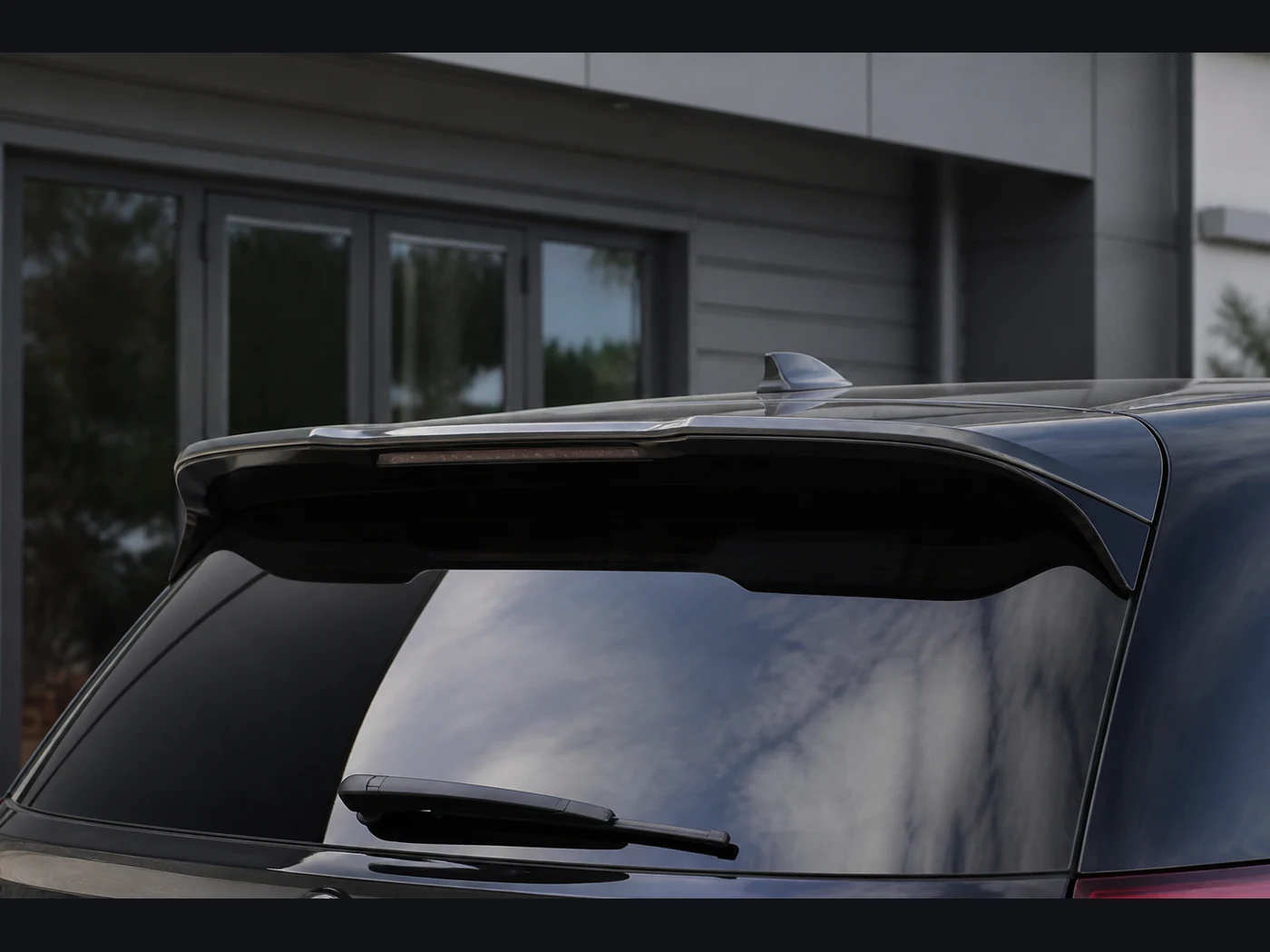 Rear spoiler